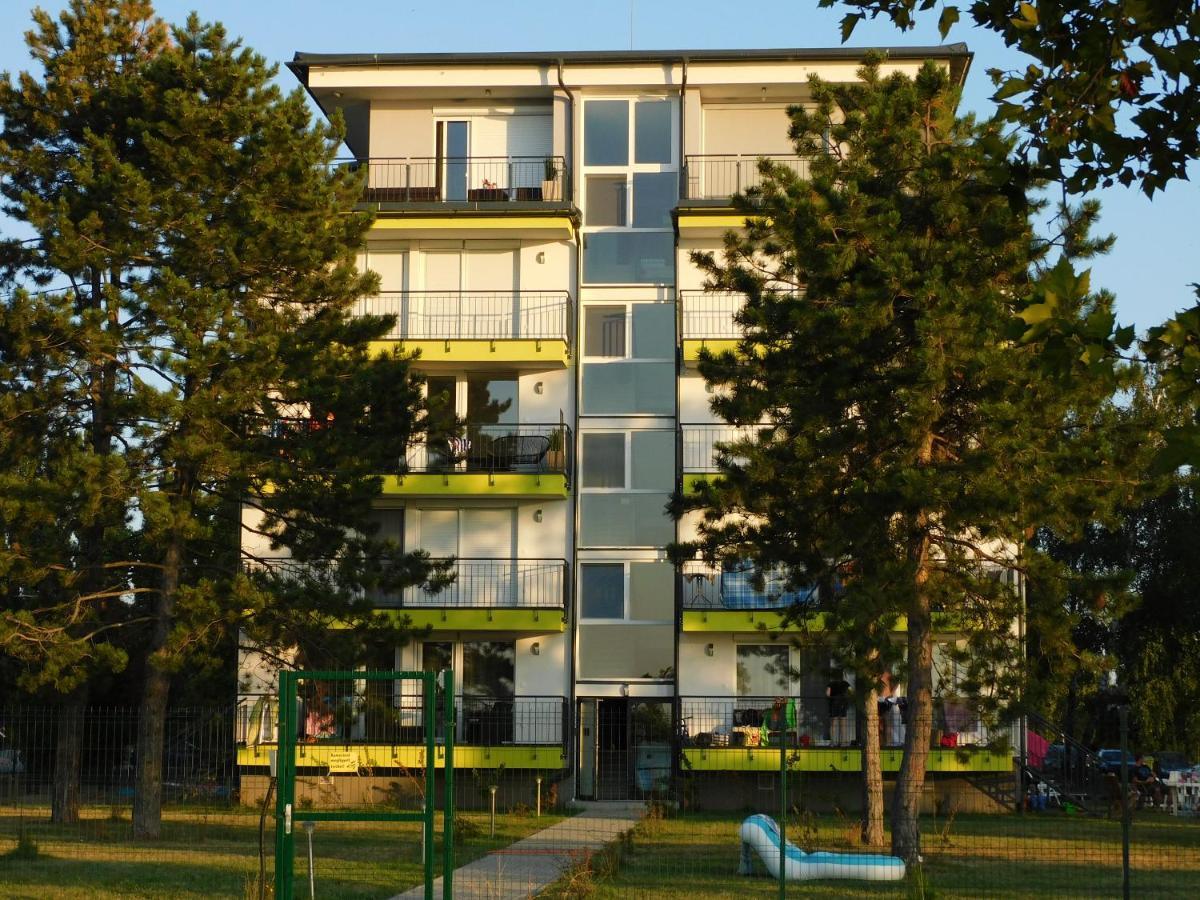 Katamaran Apartment Siofok Bagian luar foto