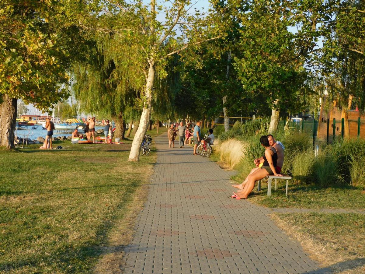 Katamaran Apartment Siofok Bagian luar foto